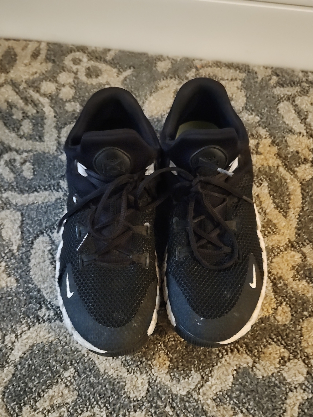 Nike Men’s Black and White Athletic Running Shoes